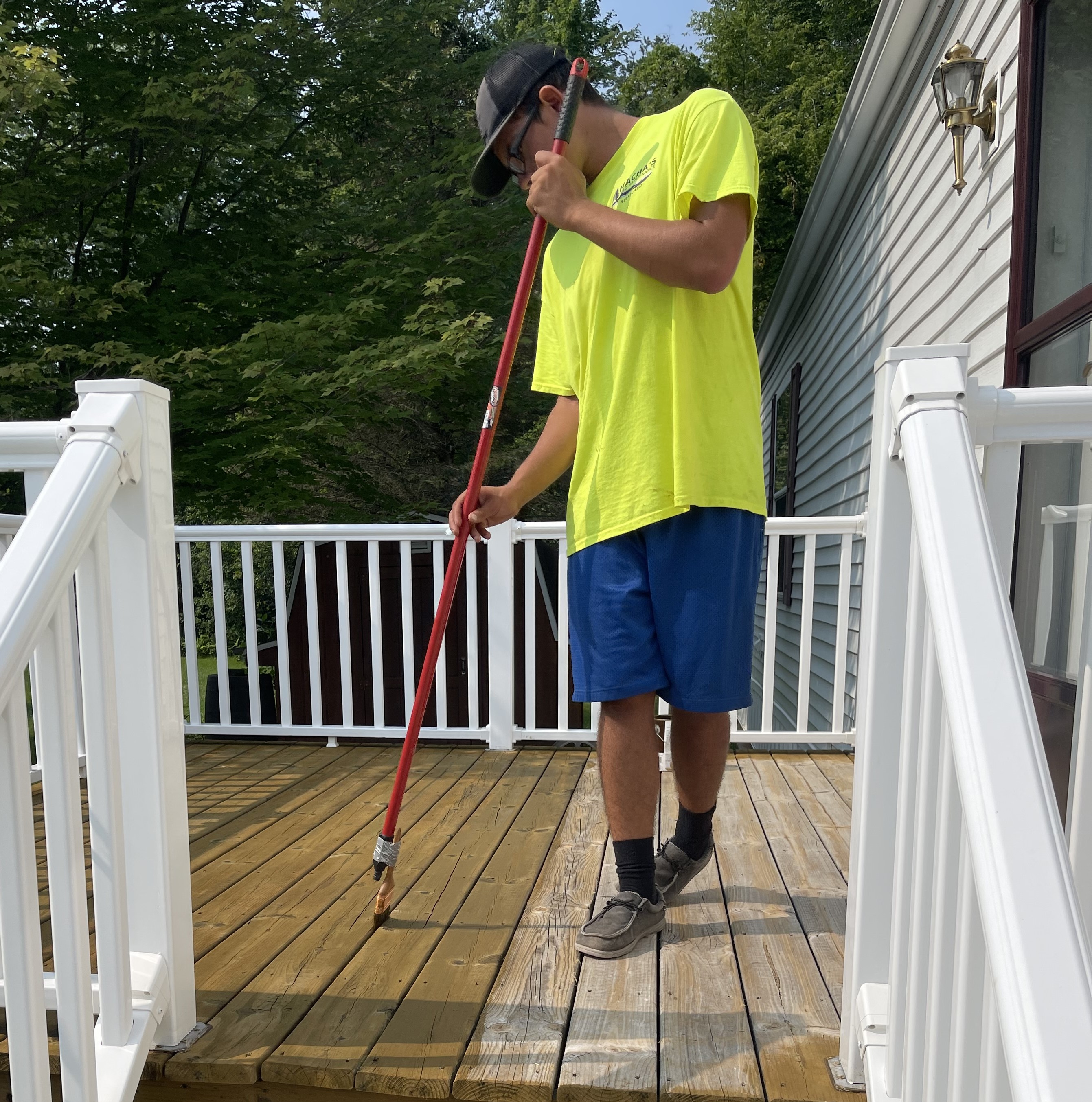 Employee-stain-deck-B-A- Employee-stain-deck-B-A-