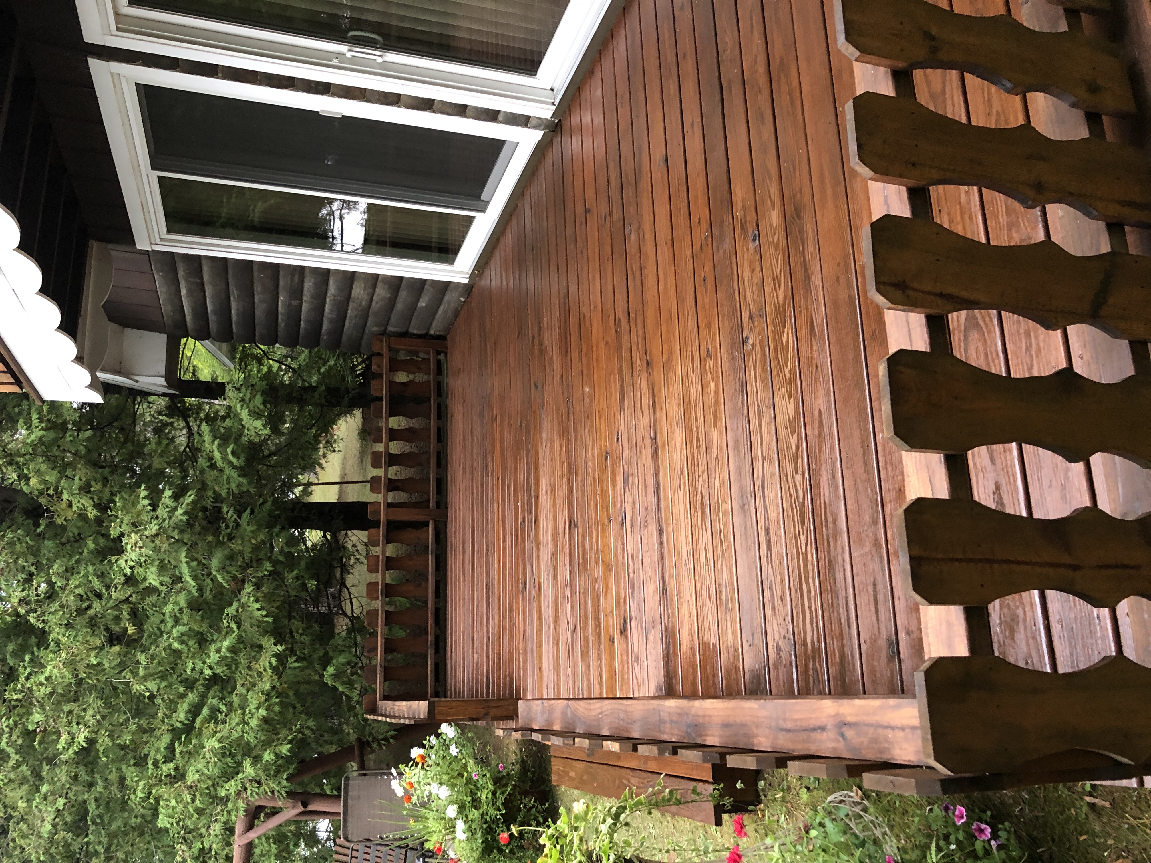 Stained-deck Stained-deck