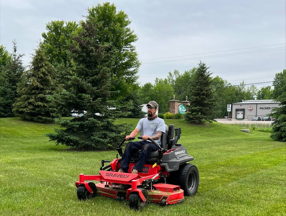 Machas Lawn Mowing 1 Machas Lawn Mowing 1